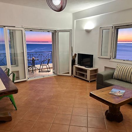 Roumers Himara Екстериор снимка