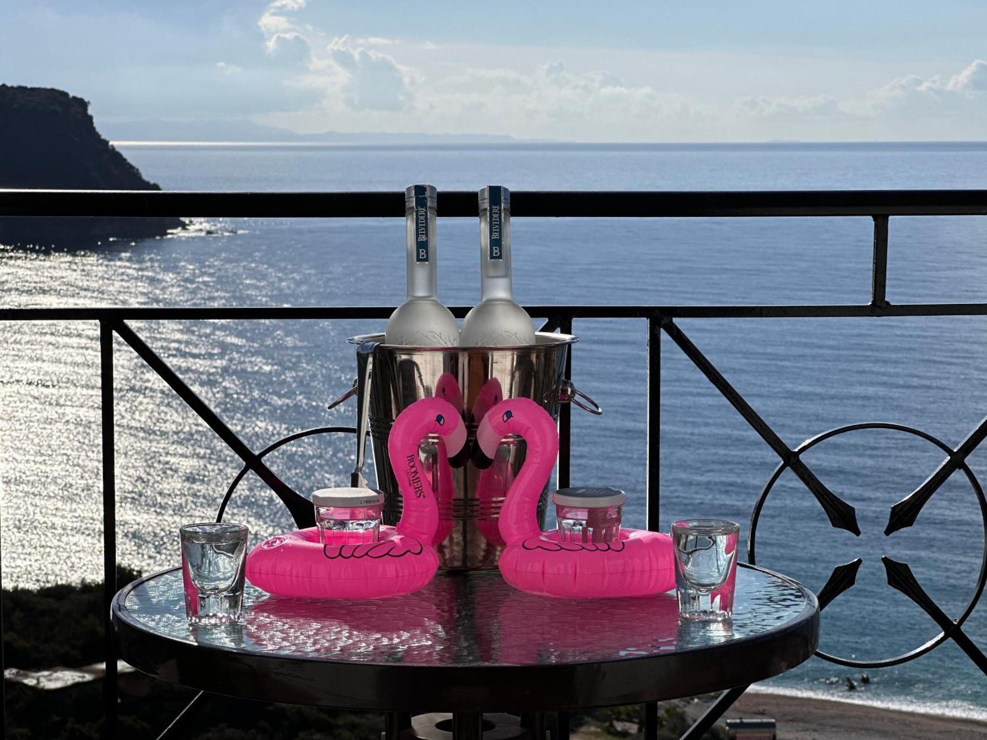 Roumers Himara Екстериор снимка