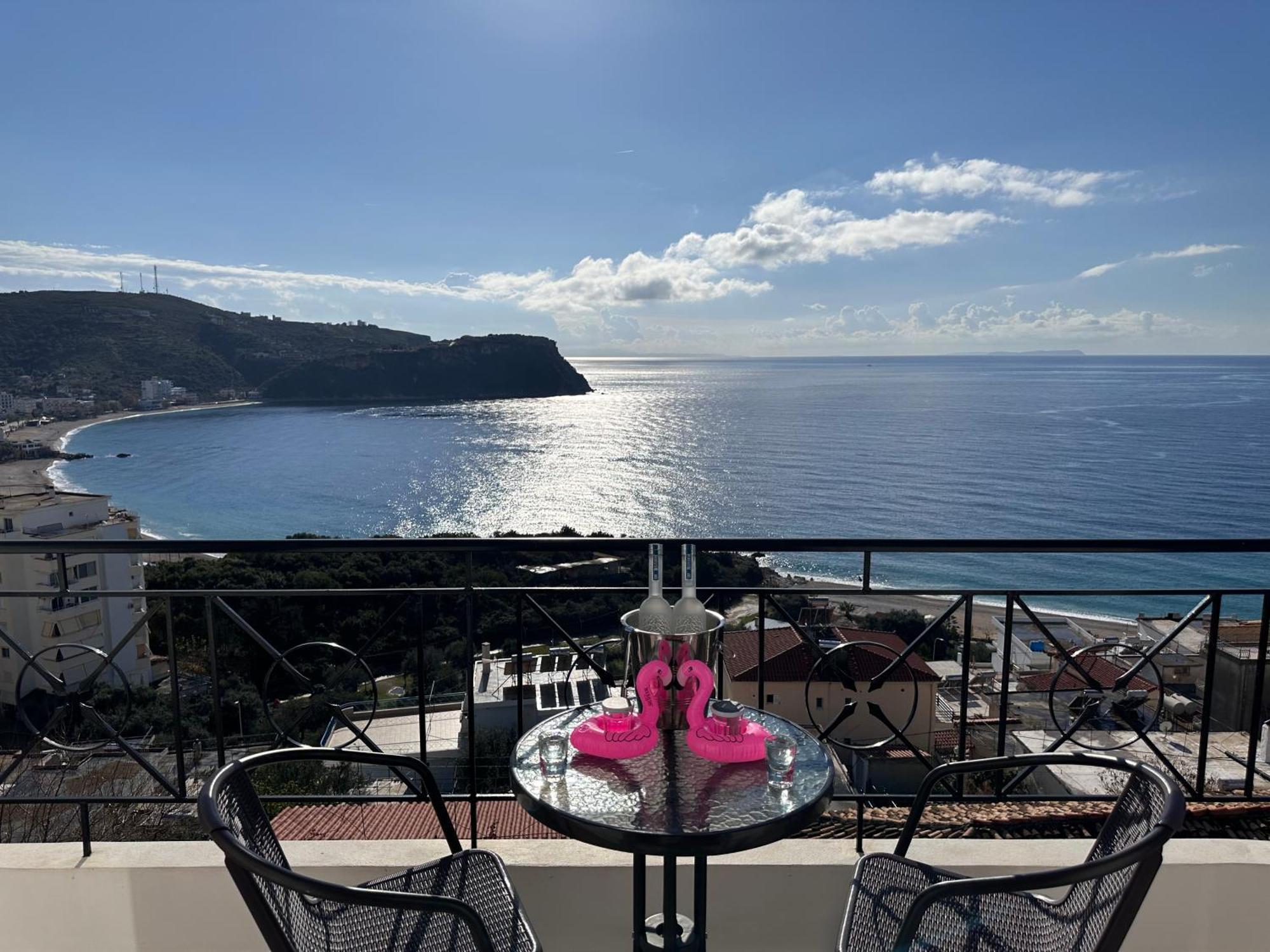 Roumers Himara Екстериор снимка