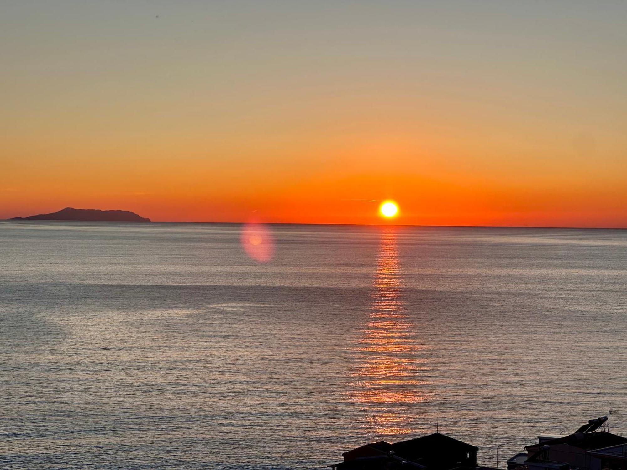 Roumers Himara Екстериор снимка