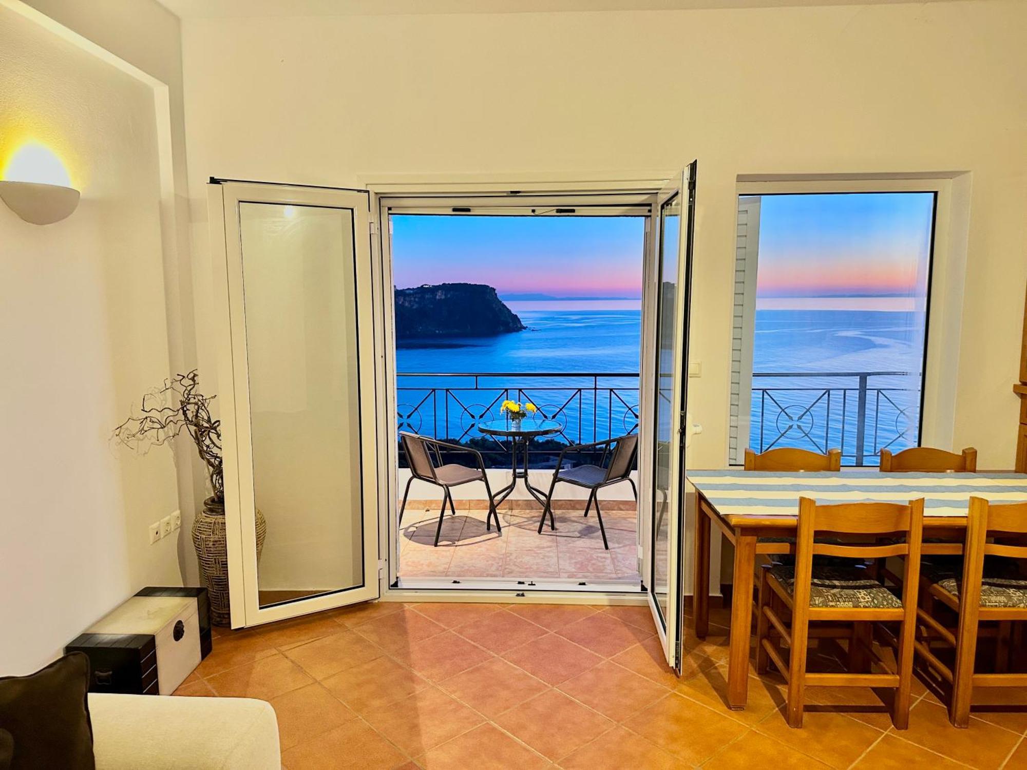 Roumers Himara Екстериор снимка