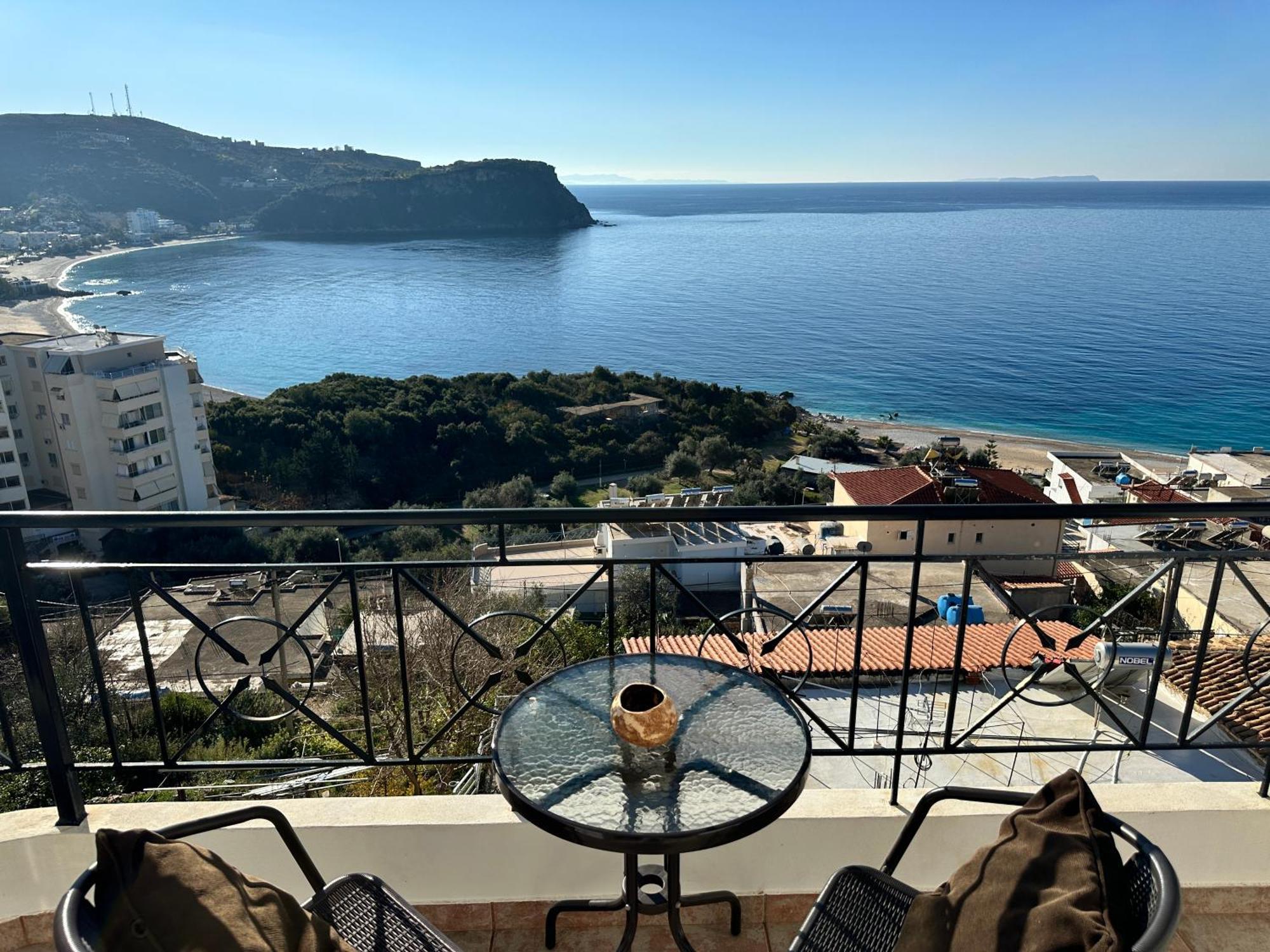 Roumers Himara Екстериор снимка