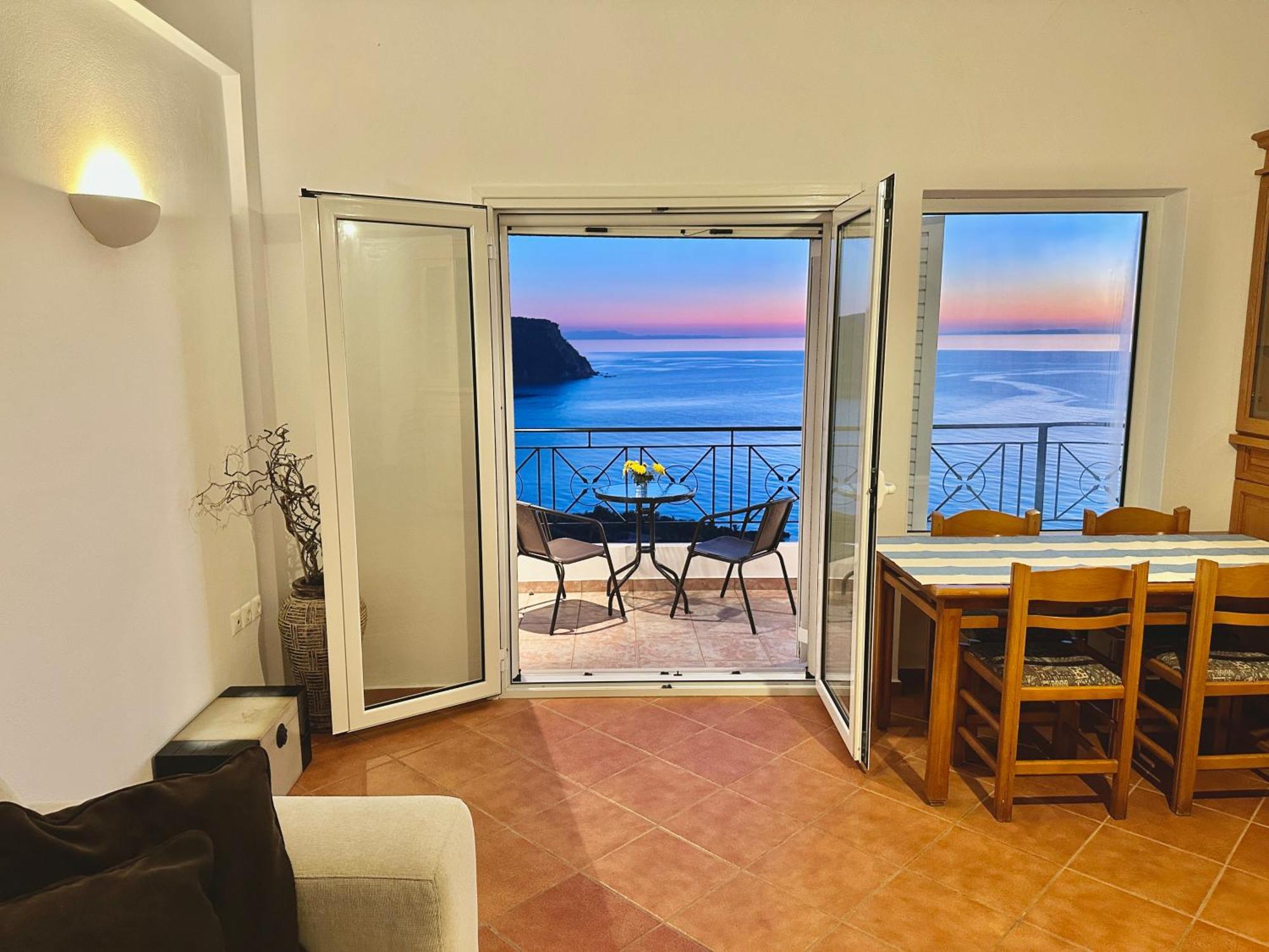 Roumers Himara Екстериор снимка