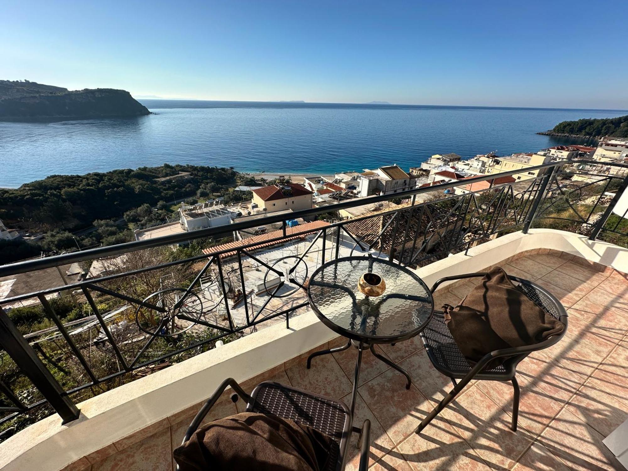 Roumers Himara Екстериор снимка