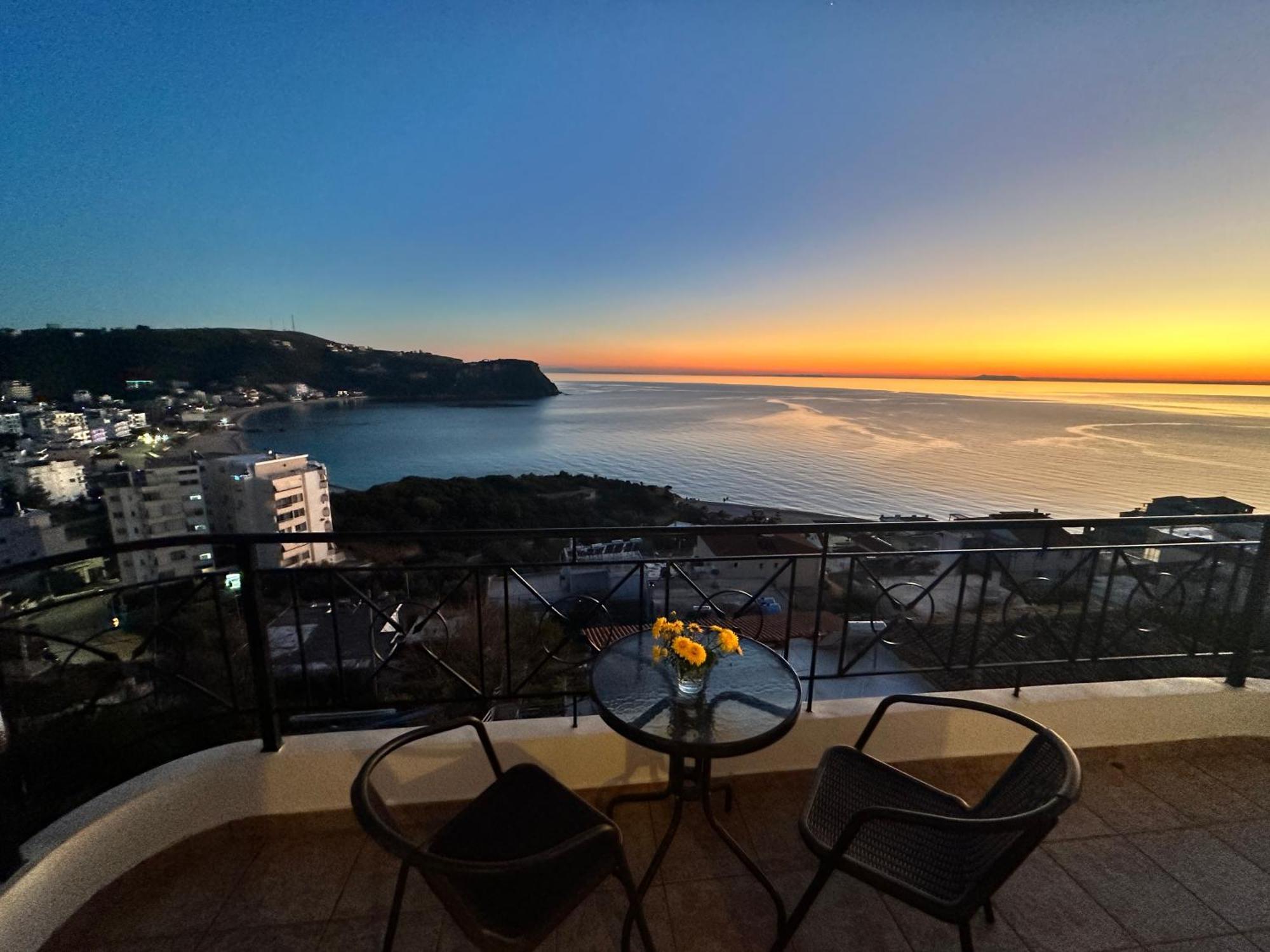 Roumers Himara Екстериор снимка